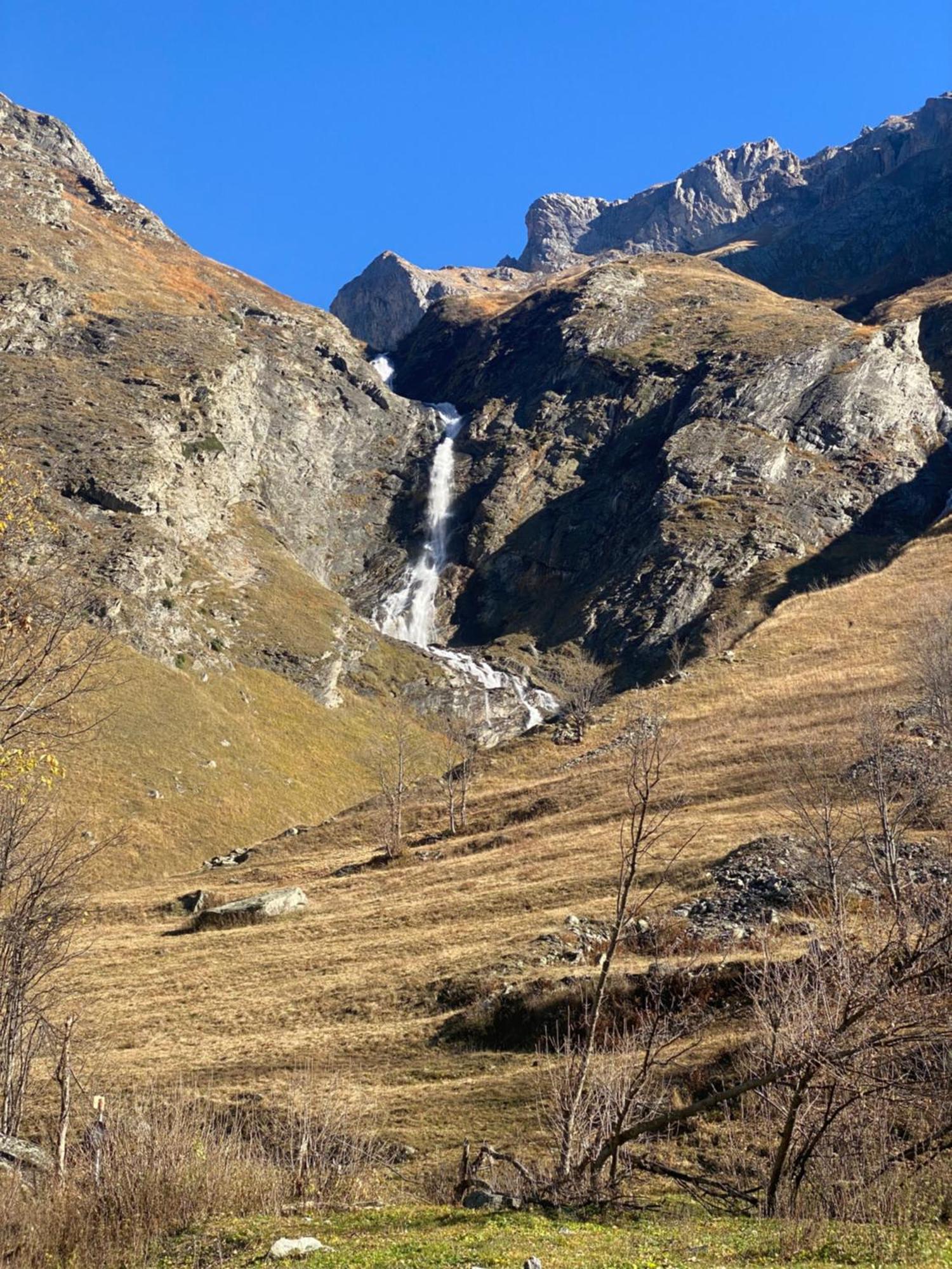 于日讷Chez Laurette Et Louis住宿加早餐旅馆 外观 照片
